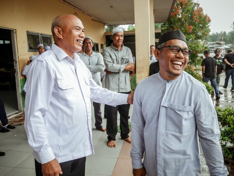 Rusli Sapa Santri Ponpes Tahfidzul Quran di Pulau Laut (foto:bomindonesia)
