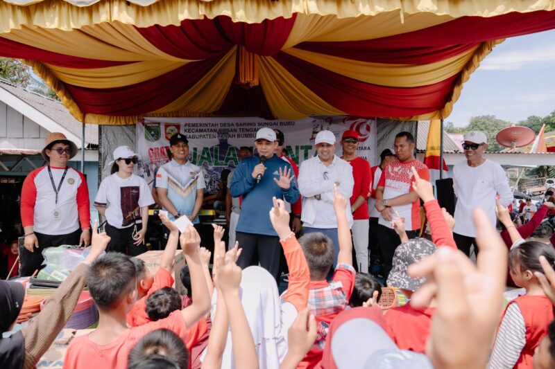 Calon Bupati Tanah Bumbu Andi Rudi Latief Menyampaikan Sambutan