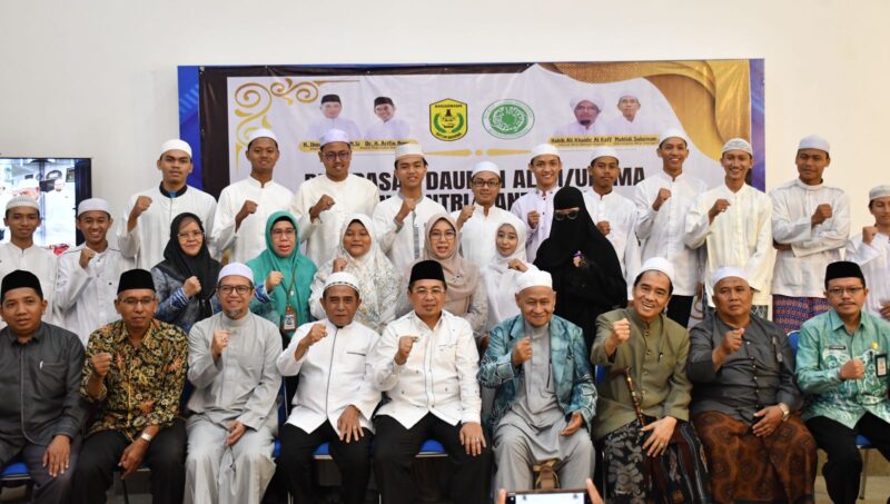 Majelis Ulama Indonesia Kota Banjarmasin Secara Resmi Melepas 17 Tambahan Santri yang Telah Mendapatkan Beasiswa (foto:istimewa)