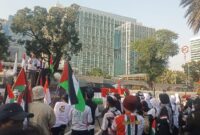 Aksi Damai Bela Palestina di depan Kantor Kedubes AS di Jakarta (foto:istimewa)