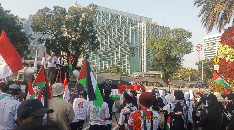 Aksi Damai Bela Palestina di depan Kantor Kedubes AS di Jakarta (foto:istimewa)