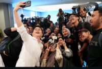 KETUA Umum Kadin Indonesia, Arsjad Rasjid foto bersama awak media usai konferensi pers (foto Instagram pribadi) 