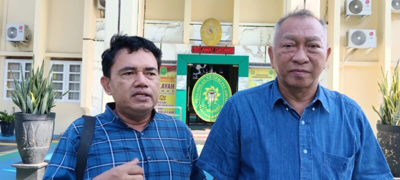 Keterangan Pers oleh Kuasa hukum PT BTG, Isai Panantulu didampingi Dirut PT BTG Drh Bambang Tri Gunadi (Foto:Istimewa)