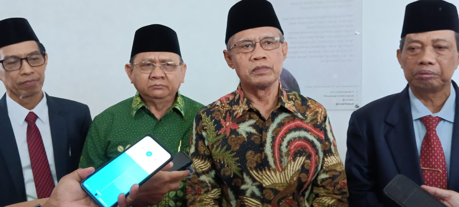 Ketua Umum PP Muhammadiyah Prof Haedar Nashir dan Ketua PW Muhammadiyah Kalsel Prof Ridhahani Fidzi Usai Pelantikan Rektor dan Wakil Rektor Universitas Muhammadiyah Banjarmasin (UMB) di Provinsi Kalimantan Selatan (Kalsel)