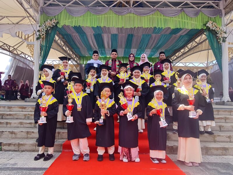 957 Santri Diwisuda Generasi Qur'ani (foto:bomindonesia)