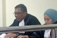 PENASEHAT hukum terdakwa Dr Sugeng Ariwibowo SH saat membacakam pembelaan untuk terdakwa Andi Kahartang (Foto Istimewa)