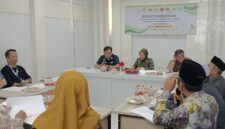 Kepala Kejaksaan Negeri (Kajari) Banjarmasin, Dr Indah Laila, SH., MH, didampingi Kepala Seksi Intelijen Kejari, Dimas Purnama Putra, SH., MH saat memimpin rakor (foto Istimewa)