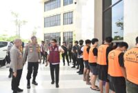 Kapolda Kalsel Irjen Pol Winarto SH MH  didampingi Dirresnarkoba Polda Kalsel Kombes Pol Kelana Jaya, S.I.K, M.H (Foto Istimewa) usai press release (Foto Istimewa)