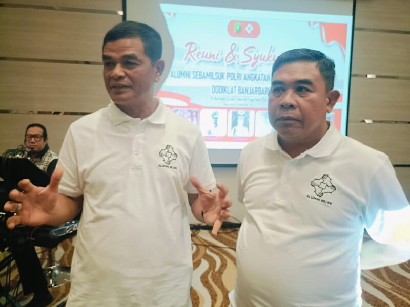 INISIATOR acara AKBP Purn Hadi Supriyanto (skarang anggota DPRD Kota Banjarmasin) dan Koordinator Kompol (Purn) H Rachmat Fadillah SH ( sekarang Ketua FKPWK) dan Advokat saat wawancara disela sela acara (Foto Mercy)