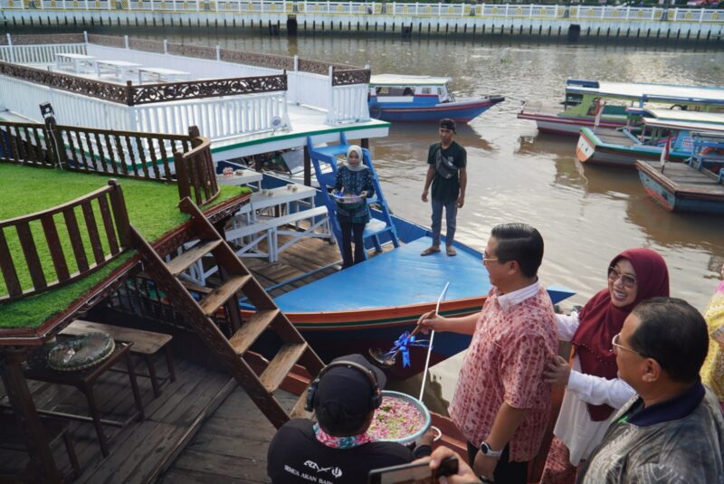 Wali Kota Luncurkan Dua Kapal Wisata Dari PAM Bandarmasih (foto:bomindonesia)