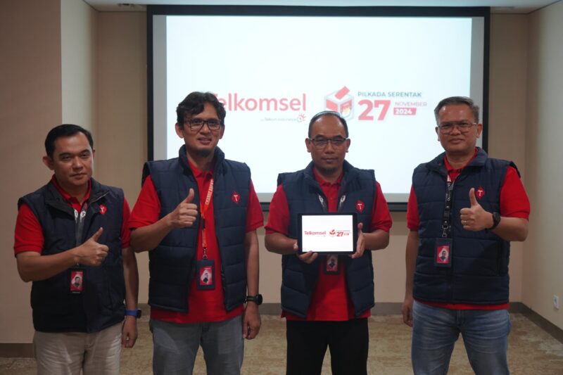 Aris Setyo Utomo
Vice President Area Network Operations Pamasuka Telkomsel Bersama Jajaran Petinggi Telkomsel (foto:istimewa/bomindonesia)