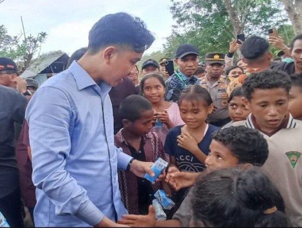 Wapres Gibran Rakabuming Raka Tinjau Lokasi Penampungan Warga Terdampak Erupsi Gunung Lewotobi (foto:istimewa/bomindonesia)