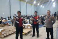 Proses pelipatan surat suara Pilkada Serentak 2024 di gudang Logistik KPU Banjarmasin kini dijaga ketat pihak Polresta setempat, Kamis (7/11/2024)  pagi. (foto: istimewa)