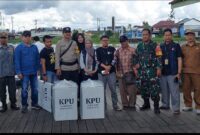 Pendistribusian Logistik Pilkada 2024 di Wilayah Banjarmasin Timur
dikawal ketat oleh pihak petugas gabungan di Murung Selong Banjarmasin Timur, Selasa (26/11/2024) siang. (foto: istimewa/bomindonesia)