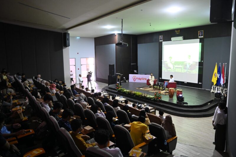 mendorong potensi mahasiswa menghadapi tantangan di dunia kerja era digital melalui seminar bertajuk “Strategi Sukses Menghadapi Dunia Kerja di Era Digital.” (foto:bomindonesia)