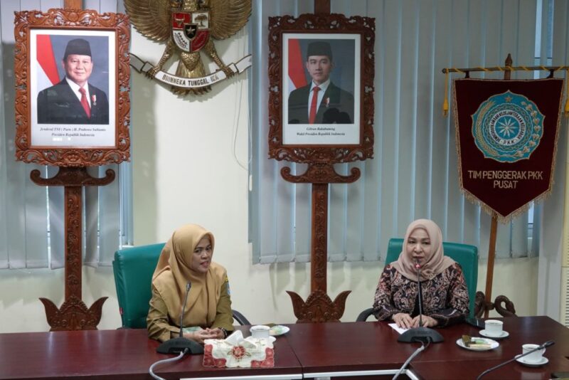 Plt. Ketua Tim Penggerak PKK (TP PKK) Kalimantan Selatan (Kalsel), Hj. Fathul Jannah saat kunjugan kerja Sekretariat TP PKK Pusat di Jl. Raya Pasar Minggu, Pejaten Timur, Pasar Minggu, Kota Jakarta Selatan (foto:istimewa/bomindonesia)