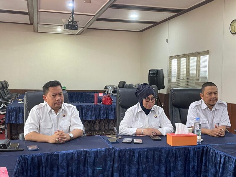 Ketua Himpunan Wiraswasta Nasional Minyak dan Gas (Hiswana Migas) Kalsel  Hj Muliana Yuniar, didampingi H Irfani (Wakil Ketua), dan H Niko (Sekretaris) (foto:bomindonesia)