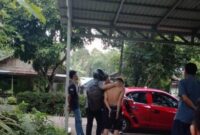  Penangkapan lima pria diduga pengedar narkoba jenis sabu di Desa Birayang Surapati, HST  (Foto Istimewa/Bomindonesia)