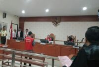 Ferdy Irawan saat mendengarkan vonis majelis hakim atas perkara yang menjerat dirinya (Foto Istimewa/Bomindonesia)