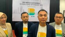 Regional CEO BSI Region IX Kalimantan, Ricky Rikardo Mulyadi saat menjelaskan aplikasi baru BYOND yang baru sebulan diluncurkan menjaring 62 ribu  pengguna, Selasa (24/12/2024). (foto: istimewa )