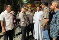 Kapolda Kalimantan Selatan (Kalsel) Irjen Pol Rosyanto Hermawan bersama Forkopimda meninjau sejumlah Gereja di Banjarmasin (Foto Istimewa/Bomindonesia)