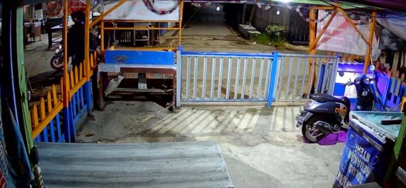 Diduga Geng Motor serang warga Kampung Sasirangan, Kamis (26/12/2024) malam. (foto:istimewa/screenshot/bomindonesia)
