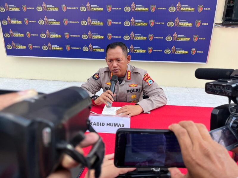 Kabid Humas Polda Kalsel,Kombes Pol Adam Erwindi saat press release 
(Foto Istimewa/Bomindonesia))