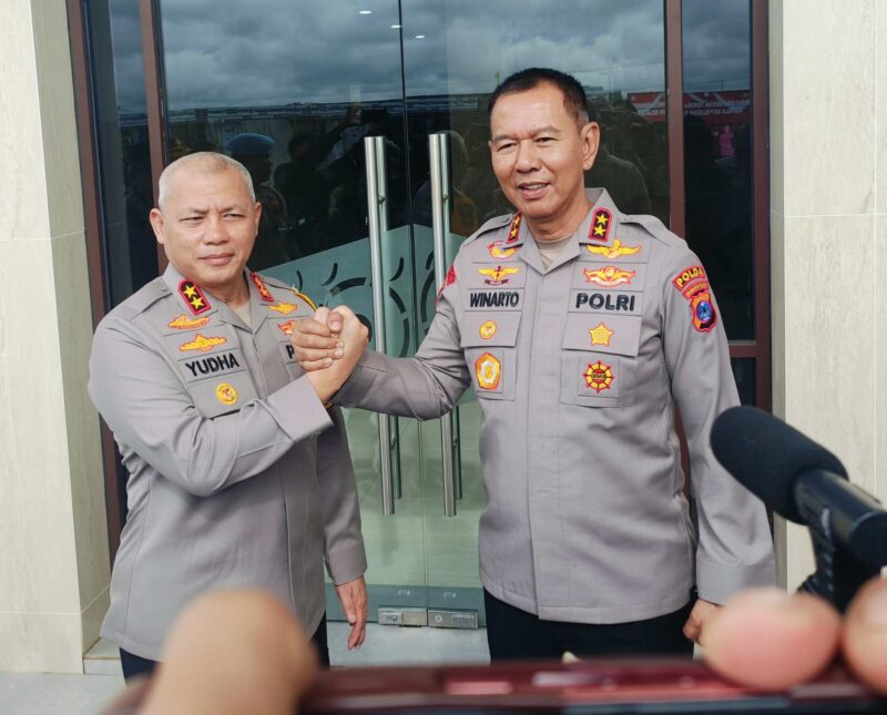 Irjen Pol Rosyanto Yudha Hermawan (Kiri) Irjen (Pol) Winarto (Kiri) (Foto : Mercy)
