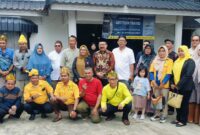 Usai pembukaan, sejumlah tokoh masyarakat dan undangan foto bersama di depan Rumah Silaturahim (Foto Mercy)
