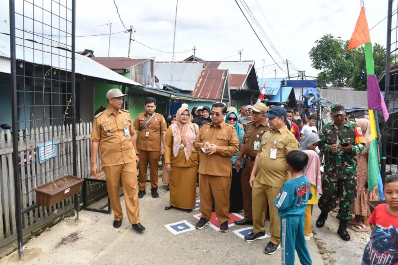 Walikota Banjarmasin meresmikan ProKlim (Program Kampung Iklim) (foto:bomindonesia)