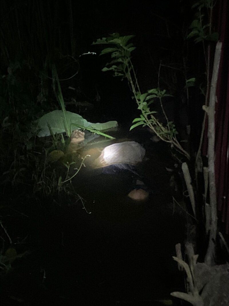 Temuan mayat mengapung di Teluk Sungai Gampa Kelurahan Sungai Jingah tembus Sie Andai Kecamatan Banjarmasin Utara, Minggu (15/12/2024) malam. (foto:istimewa/bomindonesia)