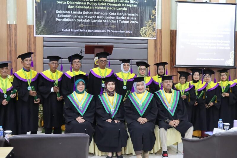 Wisuda Akbar Sekolah Lansia (SL) di Bina Keluarga Lansia (BKL) (foto:mckalsel/bomindonesia)