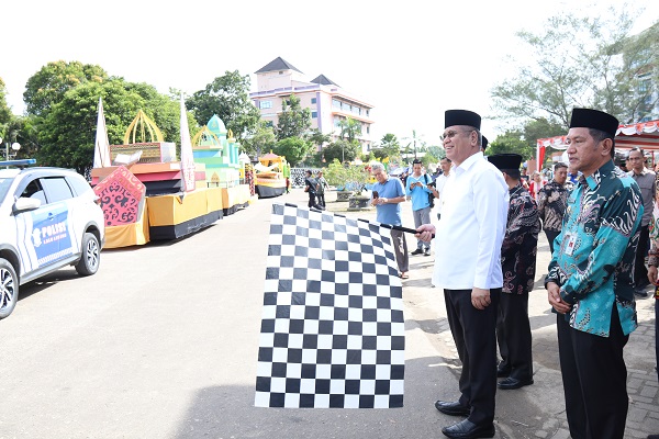 Penjabat Gubernur Kalimantan Barat (Kalbar) Harisson Melepas Pawai Ta'aruf (foto: infopublik/bomindonesia)