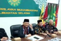 Ketua PWM Kalsel Prof Dr H Ridhahani Fidzi dalam keterangan persnya, didampingi Sekretaris PWM Kalsel Asrani MPd, Bendahara Ir Maruta Sairidi, Ketua Pelaksana H Alfian Mauricefle MAP (foto:bomindonesia)