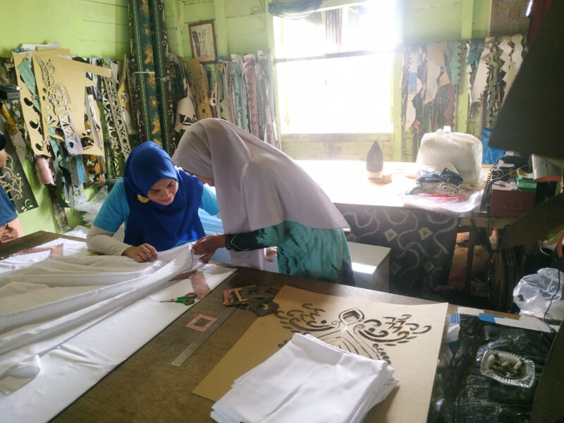 Pelaku Usaha Sasirangan (foto:bomindonesia/istimewa)