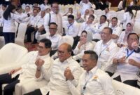 Anindya Bakrie, Rosan Roeslani, Arsjad Rasjid Saling Berpegangan Tangan (foto:istimewa/bomindonesia)