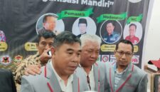 Ketua Forum Kerukunan dan Pemerhati Warga Kalimantan (FKPWK) H Rachmad Fadillah SH Bersama Pengurus kepada Wartawan (foto:bomindonesia)