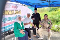 Ketua FKPWK H Rachmat Fadillah SH , DPD Purnawirawan Polri ,Sabar Prayitno dan anggota DPRD Kota Banjarmasin Hadi Supriyanto dari Fraksi Gerindra (foto Istimewa) usai berikan pelayanan kepada jamaah yang akan ke Sekumpul beristirahat sejenak ( foto Istimewa)