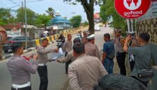 Olah TKP laka beruntun truk  tronton di Jalan S Parman saat dilaksanakan oleh Satuan Lantas Polresta Banjarmasin, Senin (13/1/2025). (foto:istimewa) 
