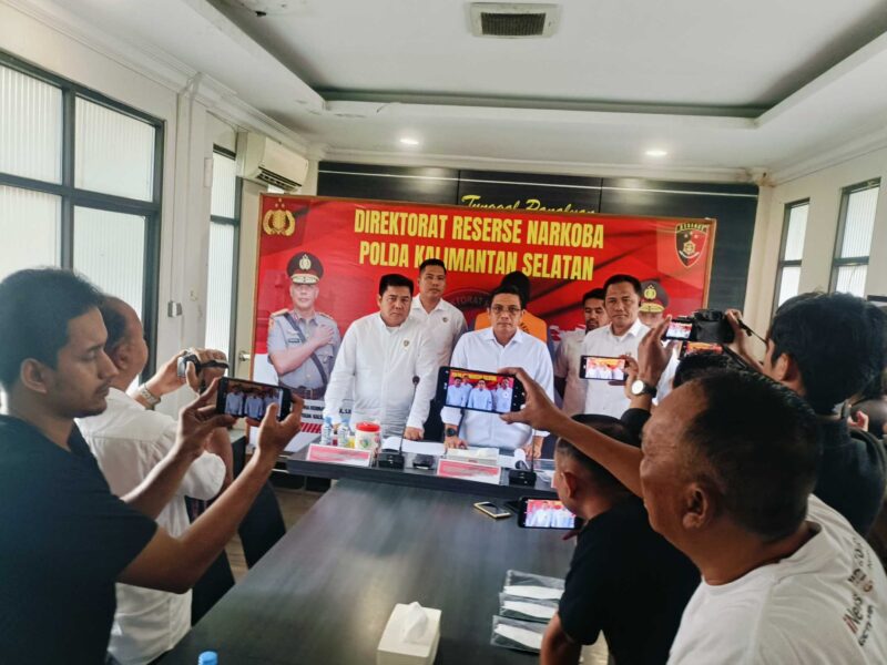Ditresnarkoba Polda Kalsel Jemput Pengendali Narkoba Jaringan Fredy Pratama di 8 Provinsi (Foto : Mercy)