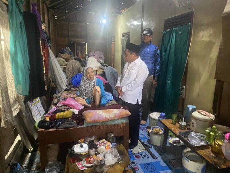 Wakil Wali Kota Banjarmasin Arifin Noor, sambangi warga miskin di Kelurahan Pelambuan (foto:bomindonesia)