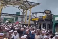 Suasana sesudah sholat Jumat di kawasan sekumpul (foto screenshot Instagram/Bomindonesia)