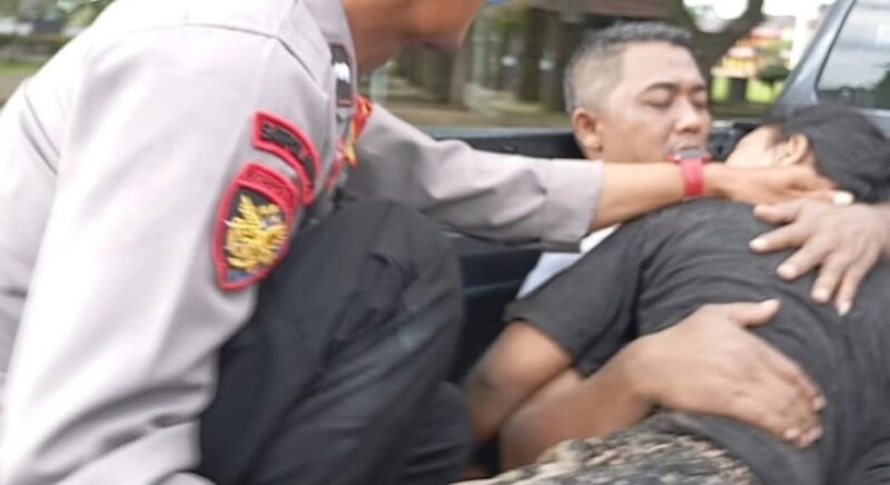 Menjalankan tugas pengabdian menyelamatkan wisatawan (Foto Istimewa/screenshot Instagram/Bomindonesua)