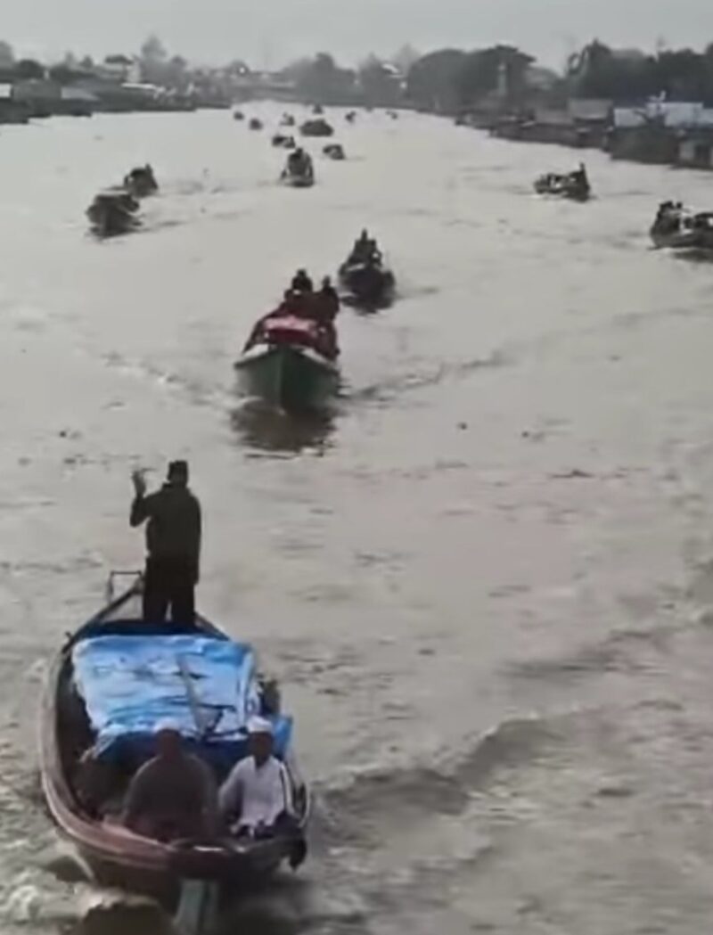 Arus Balik Jemaah lewat jalur Sungai Melayu Tengah Martapura (Foto Screenshot Instagram/Bomindonesia)
