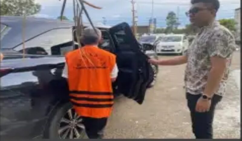 LH yang merupakan PPTK akhirnya ditetapkan sebagai tersangka baru perkara korupsi pembangunan RS Kelua Tabalong (Foto Istimewa/Bomindonesia)
