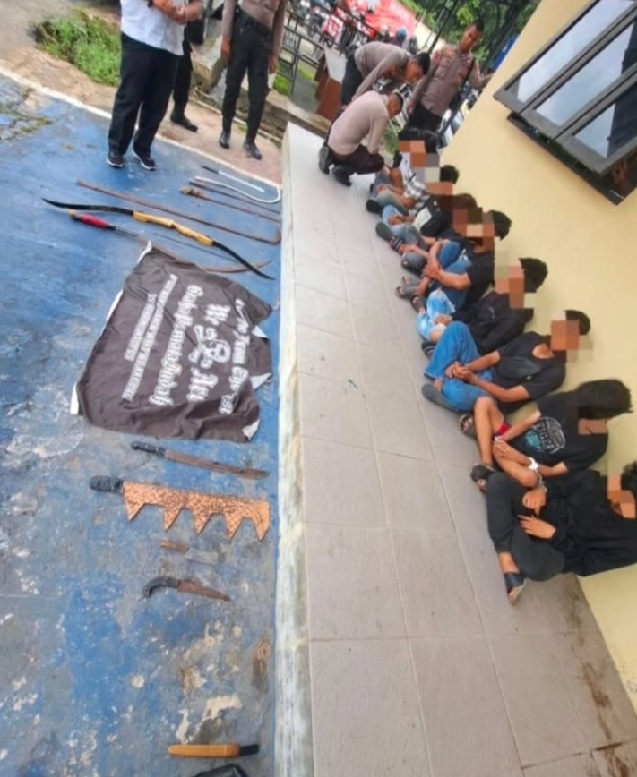 Remaja Bersajam, Mengaku Anggota Gangster (Foto Istimewa/Bomindonesia)