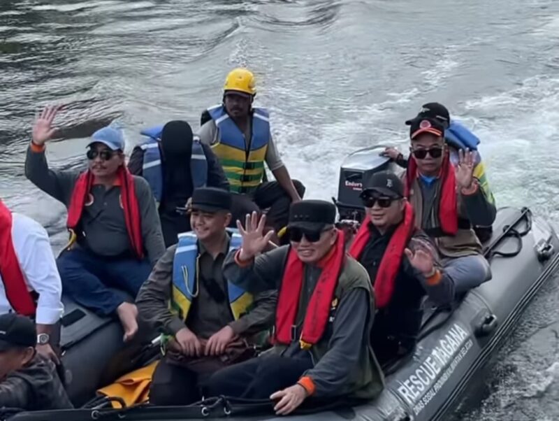 Gubernur Muhidin Tinjau Rumah Warga Terdampak Banjir, Pastikan Bantuan Tepat Sasaran (Foto Instagram Setdaprovkalselbergerak) 
