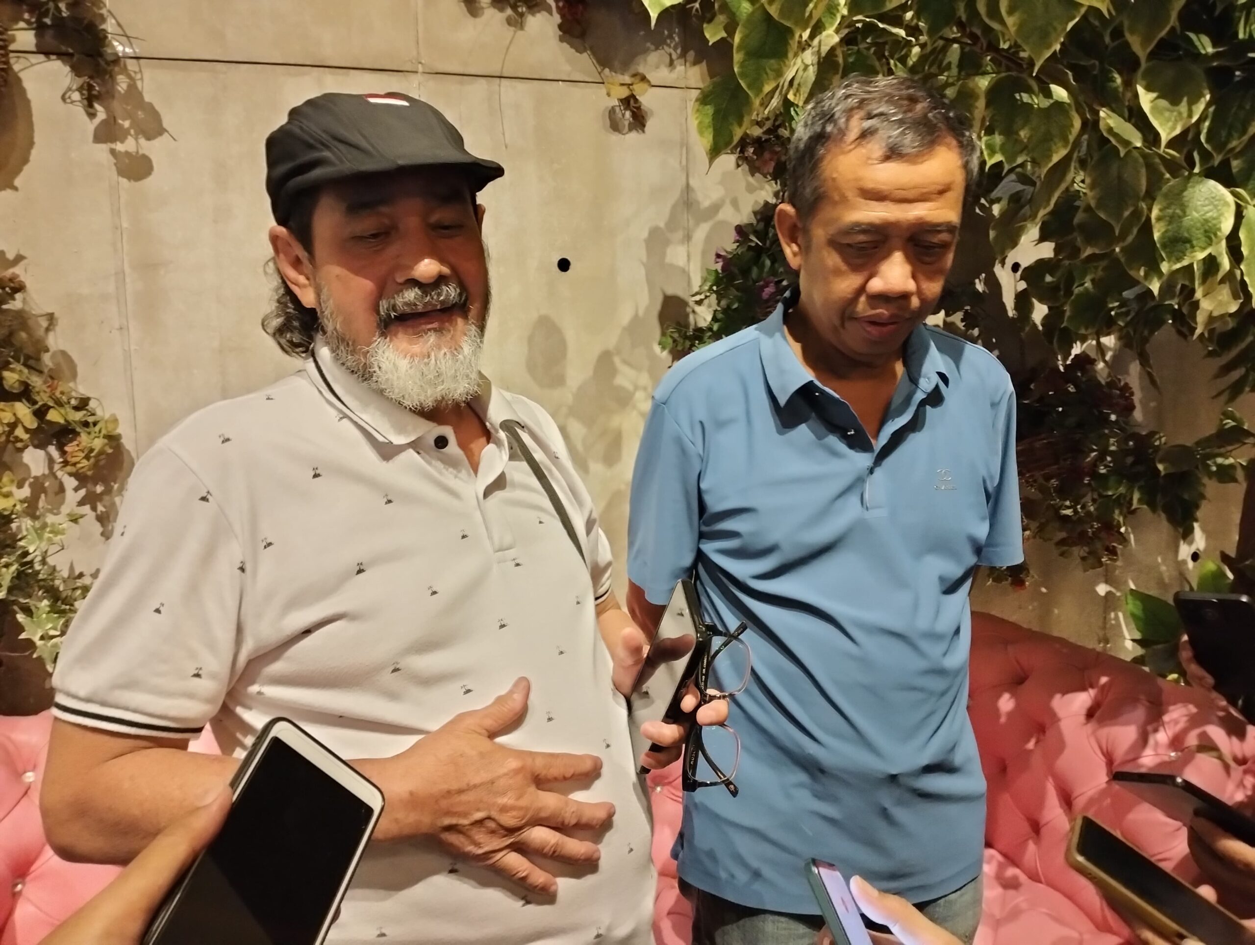 Kepala Desa Tabunio Mardiansyah dan Ketua Gepak Kalsel H Anang Misran