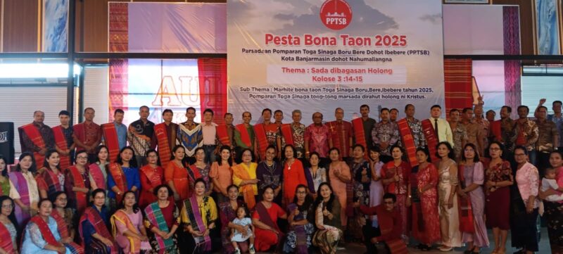 Pesta Bona Taon 2025 (Pesta Pisah Sambut) Tahun 2025 digelar setiap satu tahun sekali untuk kebersamaan kumpulan marga Sinaga (Persadaan Pomparan Toga Sinaga Boru Bare Dohot Ibebere) atau (PPTSB) Kota Banjarmasin (foto:bomindonesia)