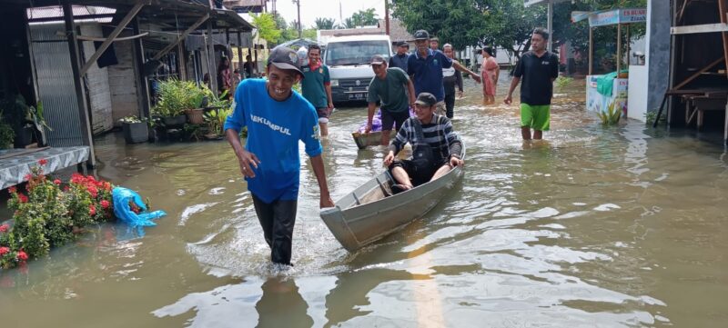 Yayasan I-SHARE didukung Sate Tegal Kambing Muda H Suharto Cabang Banjarbaru Menyalurkan Bantuan Sembako (foto:bomindonesia)